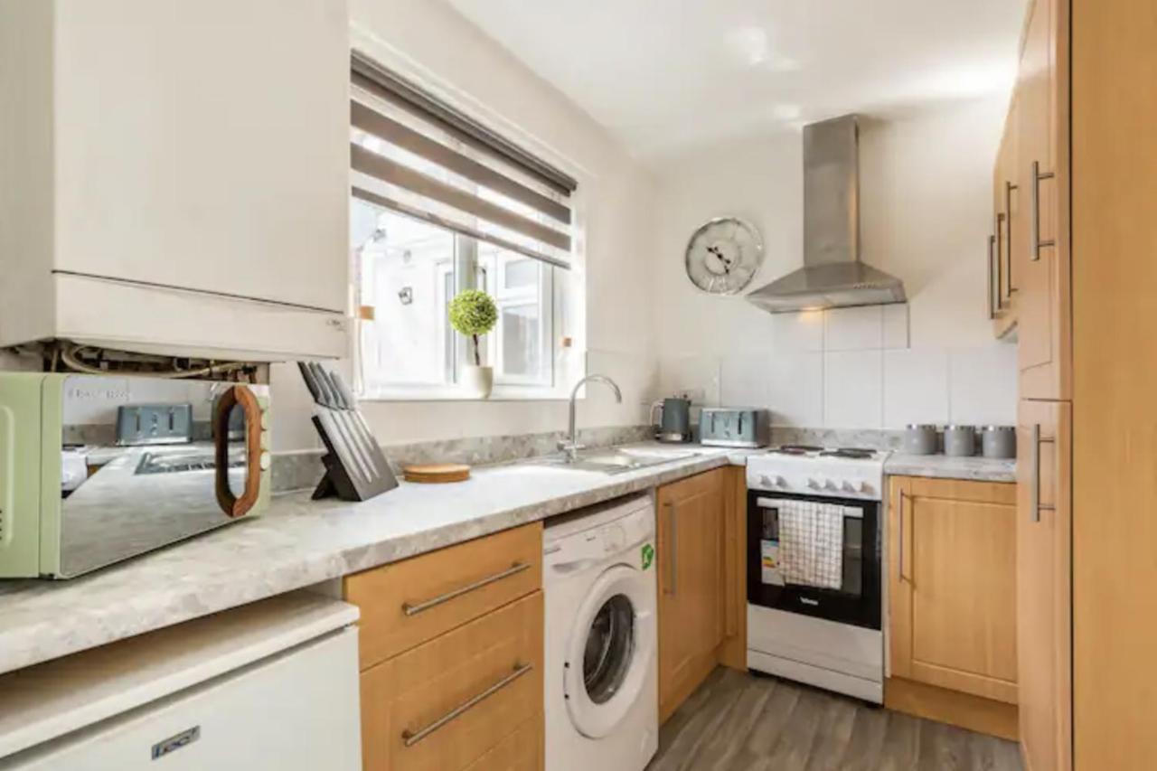 Luxury 3-Bed Apartment Near To London With Parking Hornchurch Exterior foto